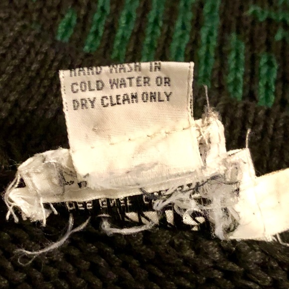 Vintage ugly Christmas sweater with skier design - Picture 4 of 8